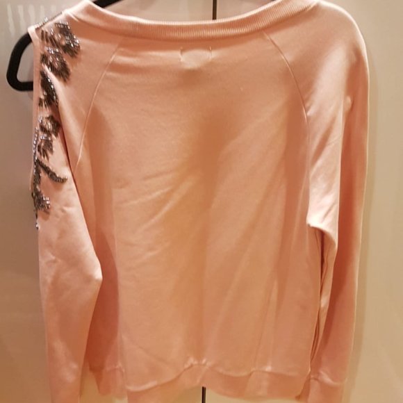 Women Cold Shoulder Long Sleeve Top with Design - Picture 2 of 6